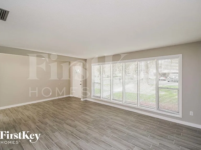 1010 Anna Ave — Photo 6