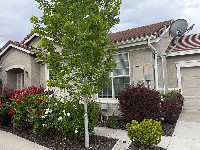 1643 Iron Mountain Dr — Photo 1
