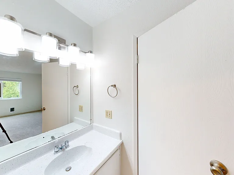 541 Alameda Del Prado #301 — Photo 18