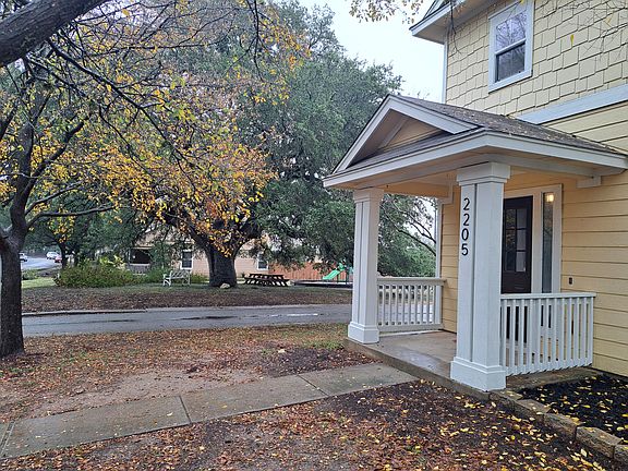 3rd image of 2205 Melissa Oaks Ln
