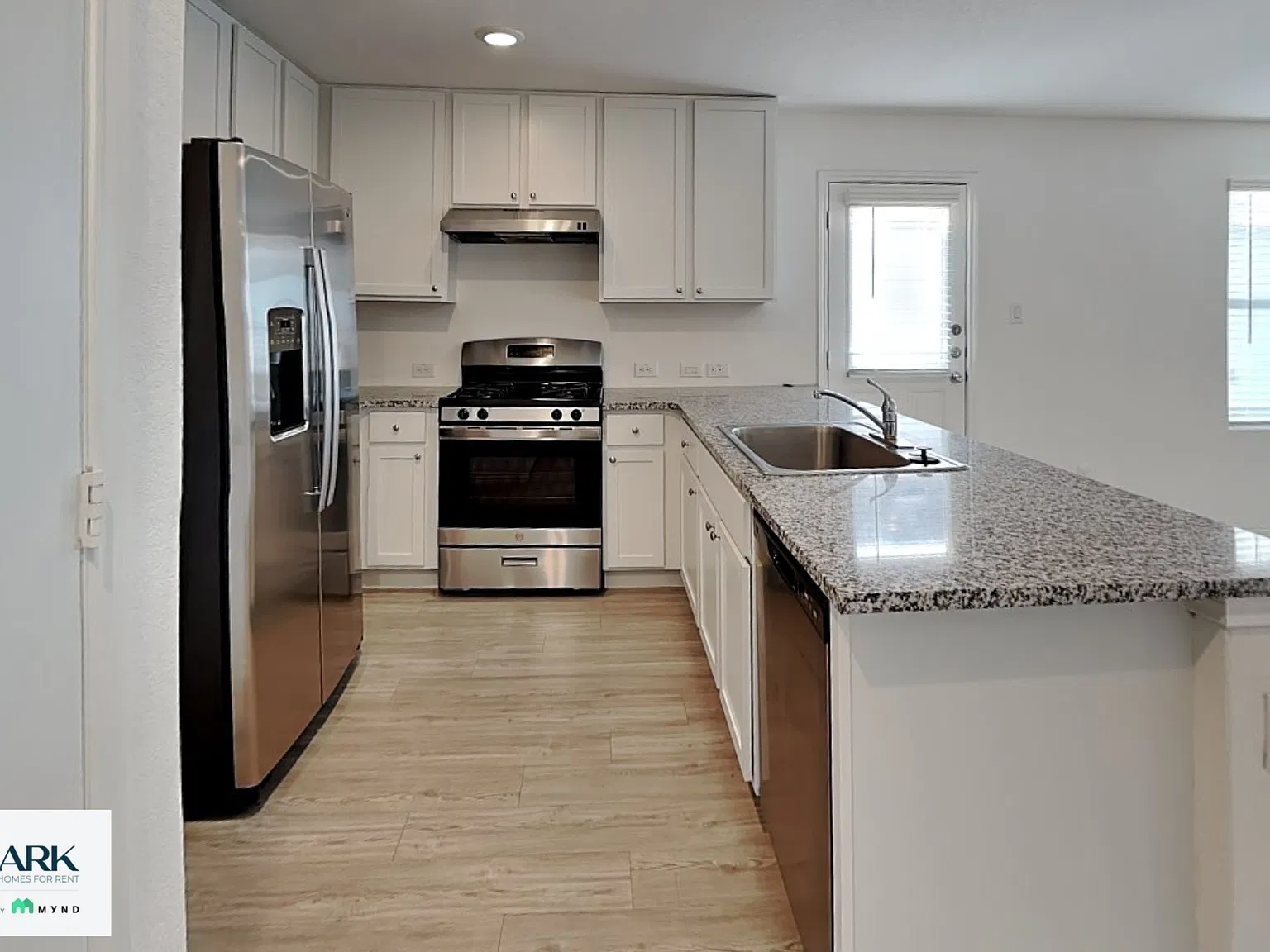 3 bed, 2.0 bath, 1266 sqft, $1,465 — Photo 4