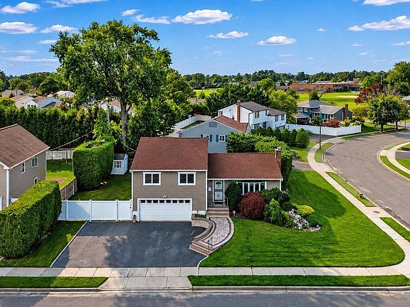 3rd image of 5 Cranberry Lane