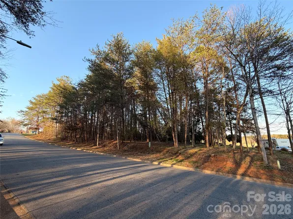 3785 Pinecrest Dr NE #155, Hickory, NC 28601