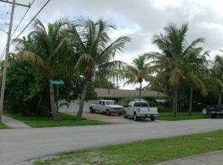 855 Greenbriar Dr, Lake Park, FL 33403