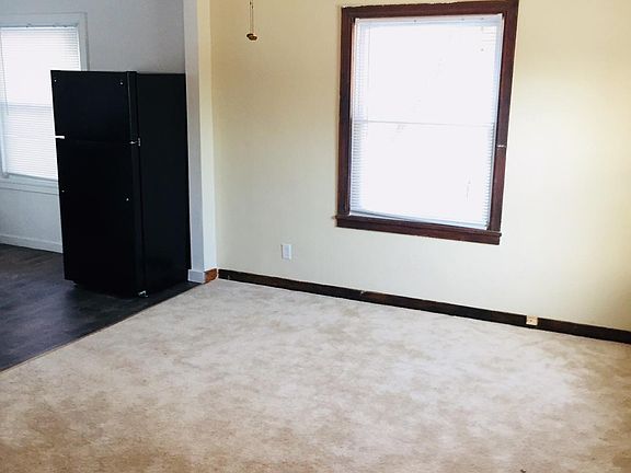 2nd image of 18 Valley Pl S