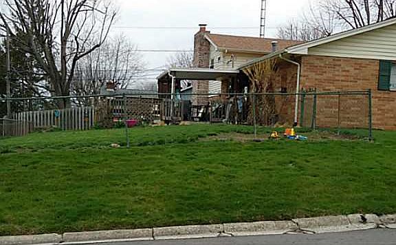 3rd image of 829 Dorothy Ln