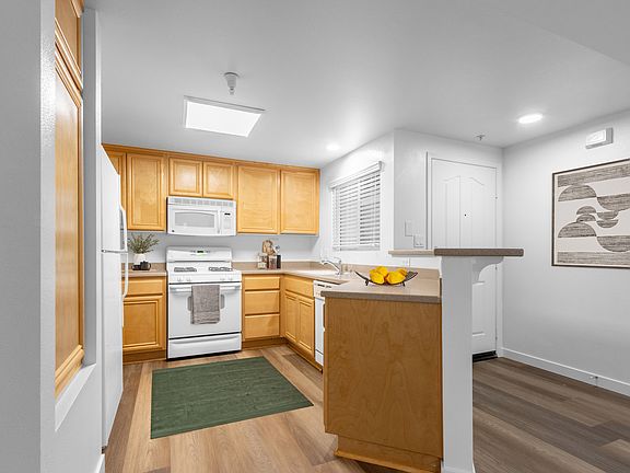 5th image of 60 Willow Springs Ln #70-105