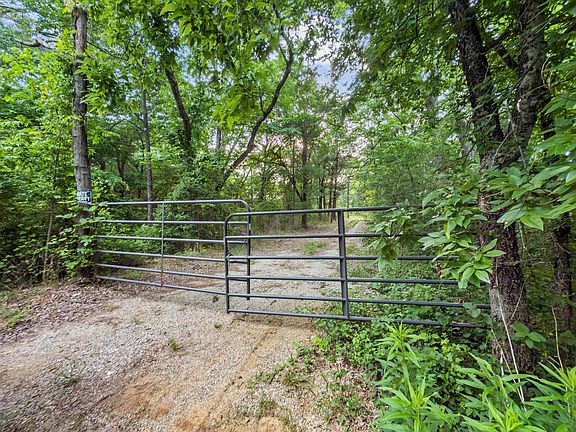 3rd image of 2 Singletree Rd