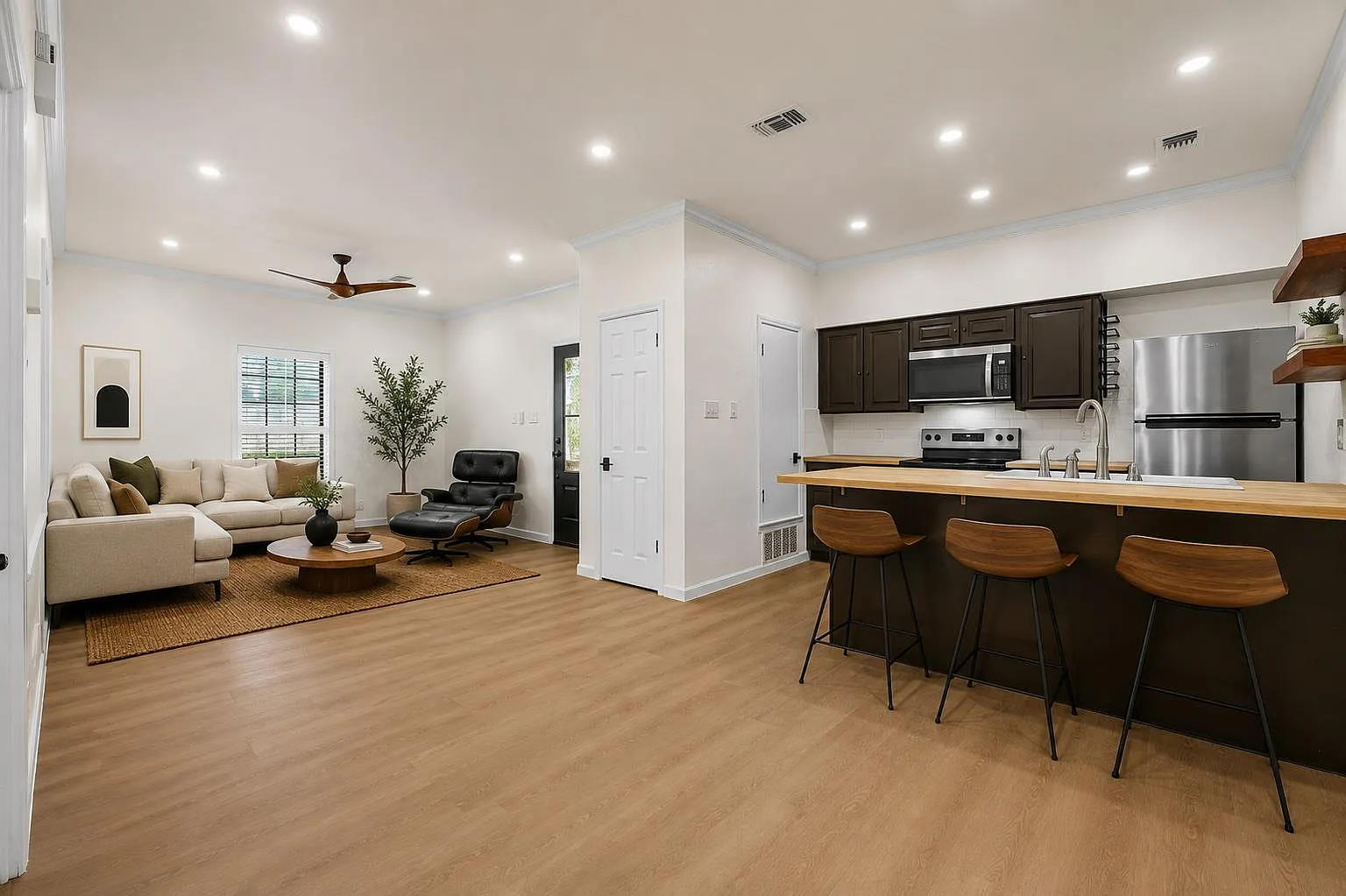 2 bed, 2.0 bath, 867 sqft, $2,900 — Photo 1