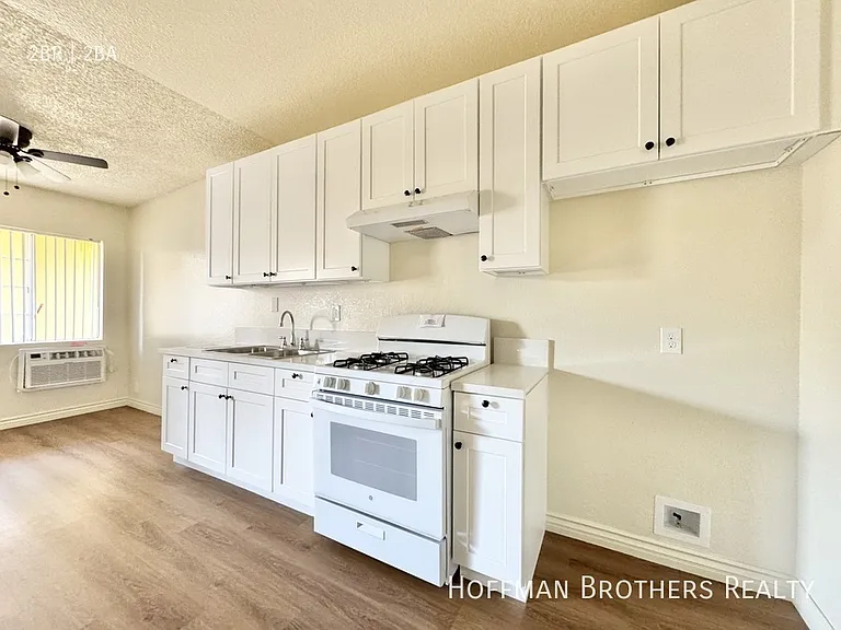 15552 Nordhoff St #105 — Photo 5