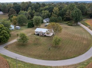 560 Gregory Rd, Westmoreland, TN 37186