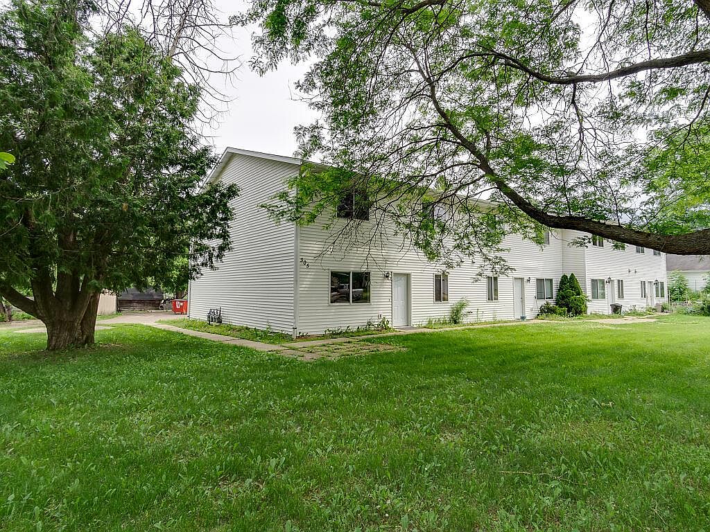 305 22nd Ave E #B, Menomonie, WI 54751 | Zillow