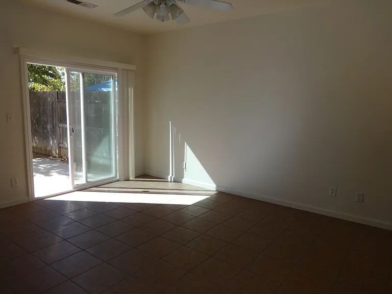 2510 Allen St — Photo 15