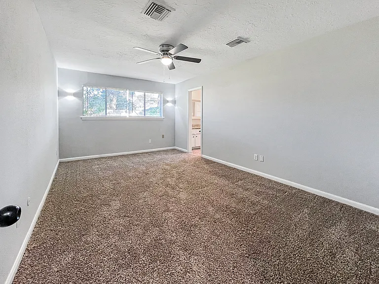 9206 Sharpview Dr — Photo 14