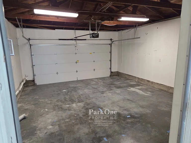 915 Notre Dame Ave — Photo 15