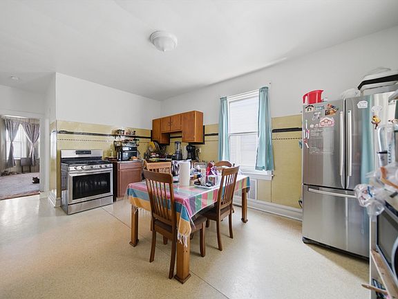 5th image of 2612 S 58th Ave