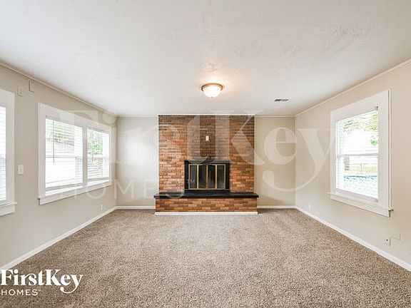 3rd image of 4627 Dean St