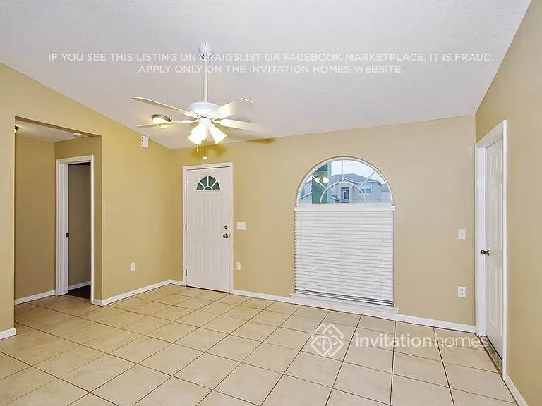 711 Hawk Ln — Photo 2