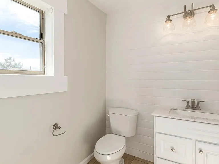 711 S Paustian Cir — Photo 8