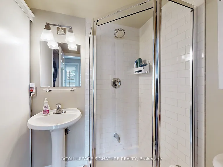 6 Wellesley Pl #42 — Photo 17