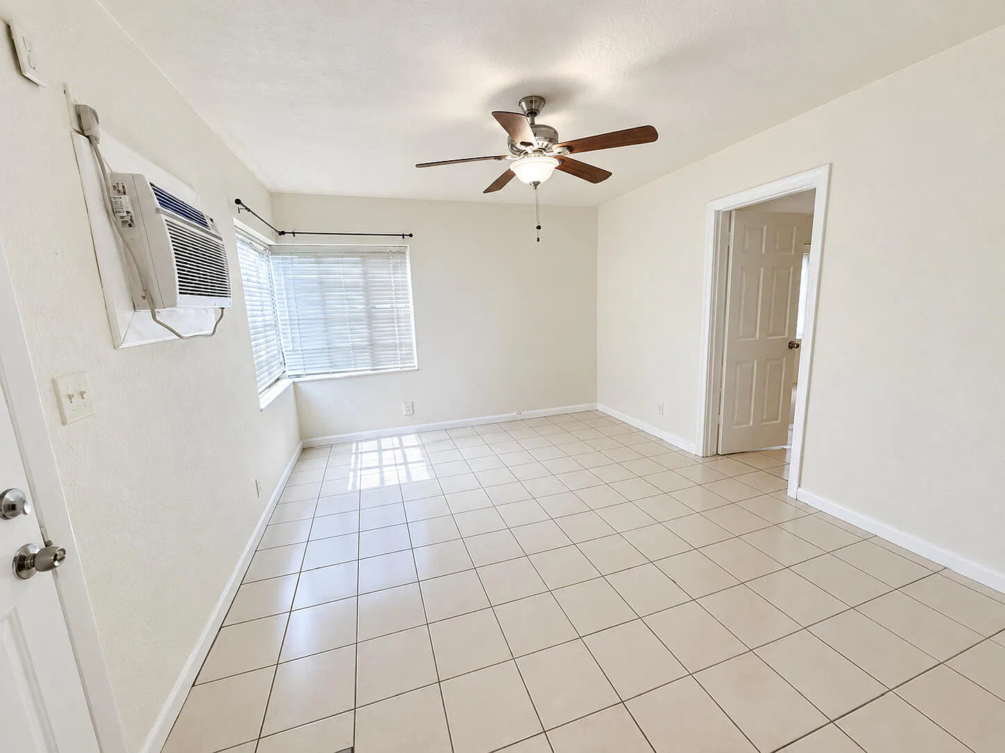 1 bed, 1.0 bath, 580 sqft, $1,350 — Photo 2