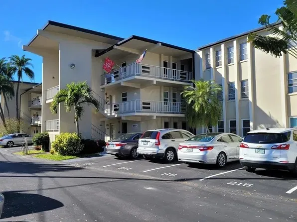 9940 47th Ave N APT 120, Saint Petersburg, FL 33708