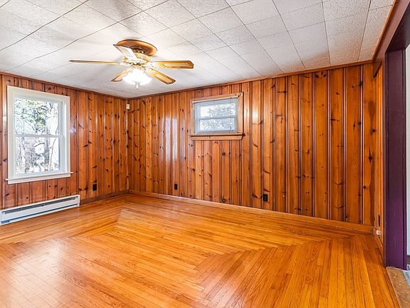2nd image of 105 Metropolitan Park Ave