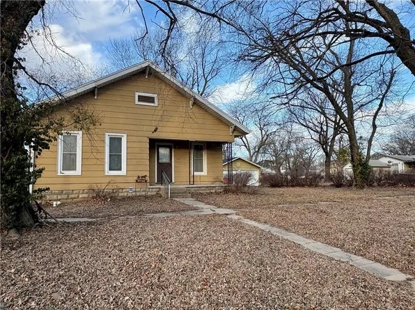 507 S Main St, Yates Center, KS 66783