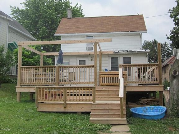 5th image of 133 Linden St