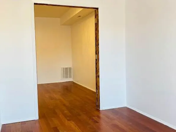 506 Lexington Avenue image 1 of 11