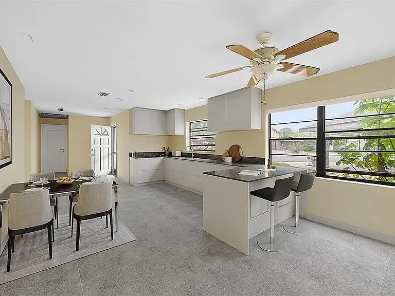 5222 S View Point — Photo 4