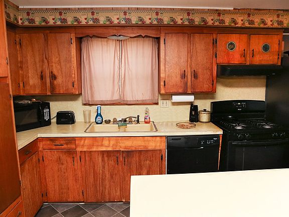 5th image of 211 Gammage St