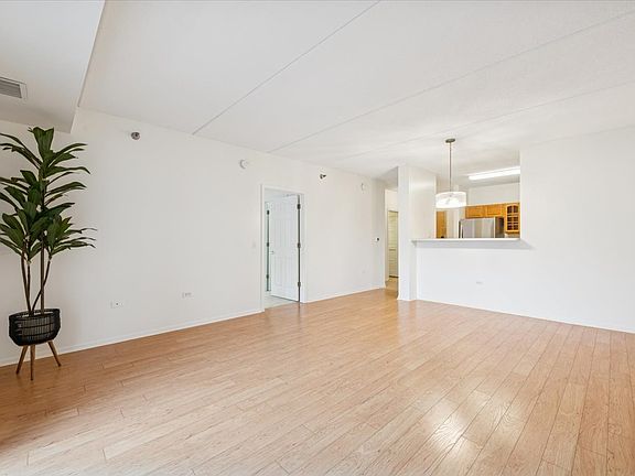 3rd image of 440 W Mahogany Ct Unit 208