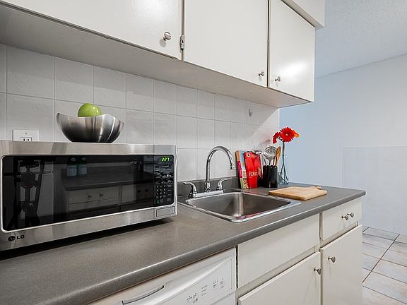 4th image of 9857 Manchester Dr #506