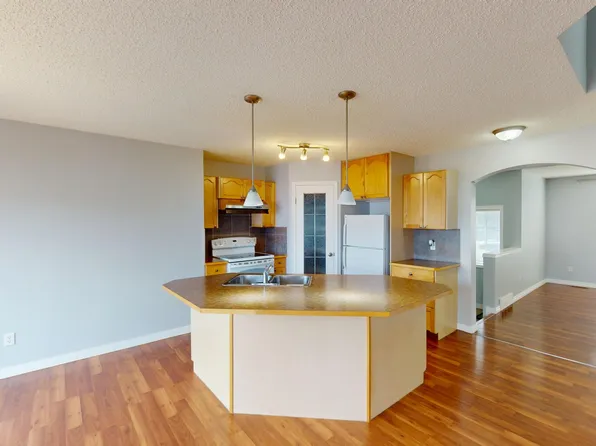 320 Eversyde Cir SW, Calgary, AB T2Y 4T2