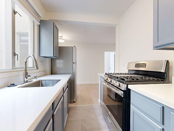 2nd image of 1221 Greenwich St APT 6