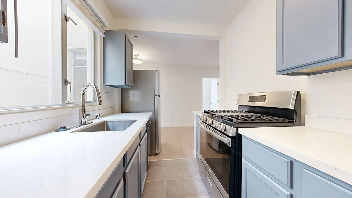 Building Photo - 1221 Greenwich St #6