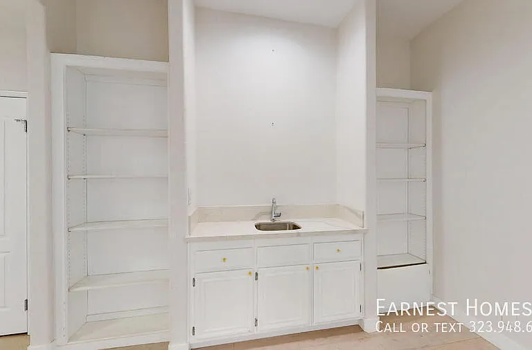 4348 Mammoth Ave #303 — Photo 13