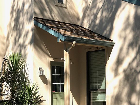 3rd image of 10 Townhouse Cir