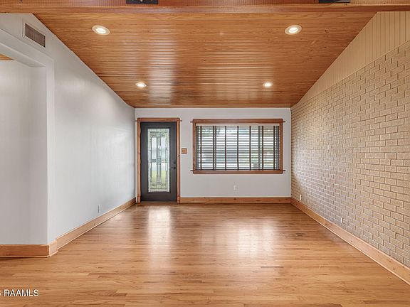 5th image of 207 Genevieve Dr