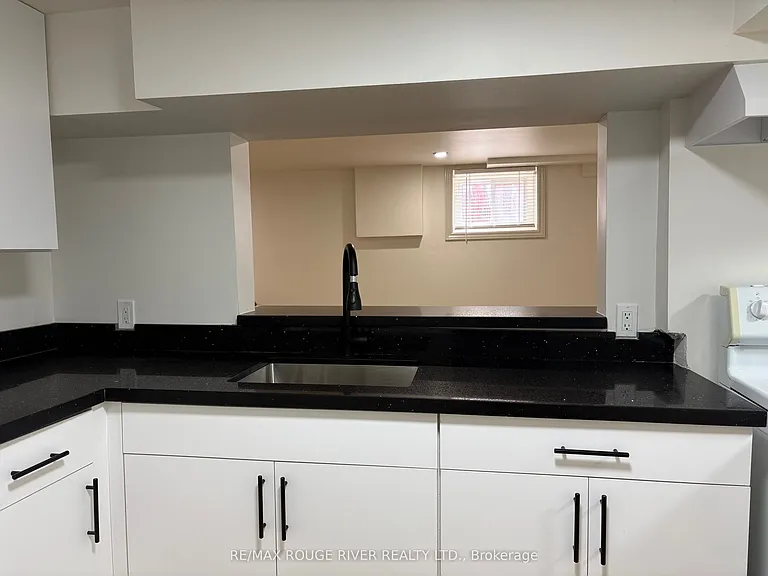 121 Lupin Dr #2 — Photo 6