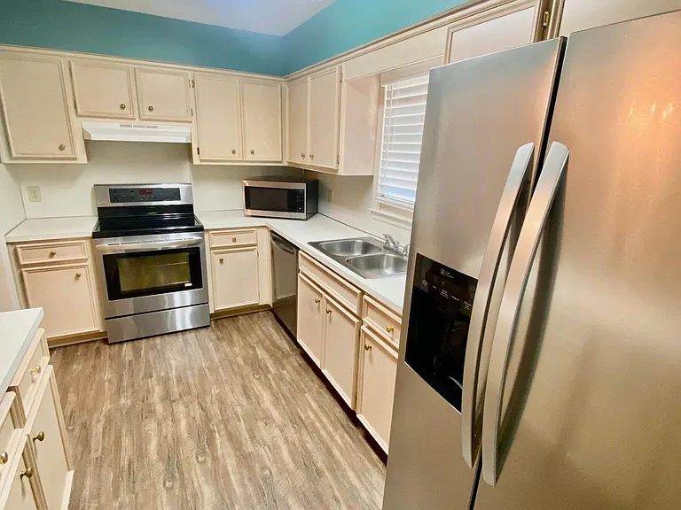 7036 Stoneybrook Dr — Photo 9