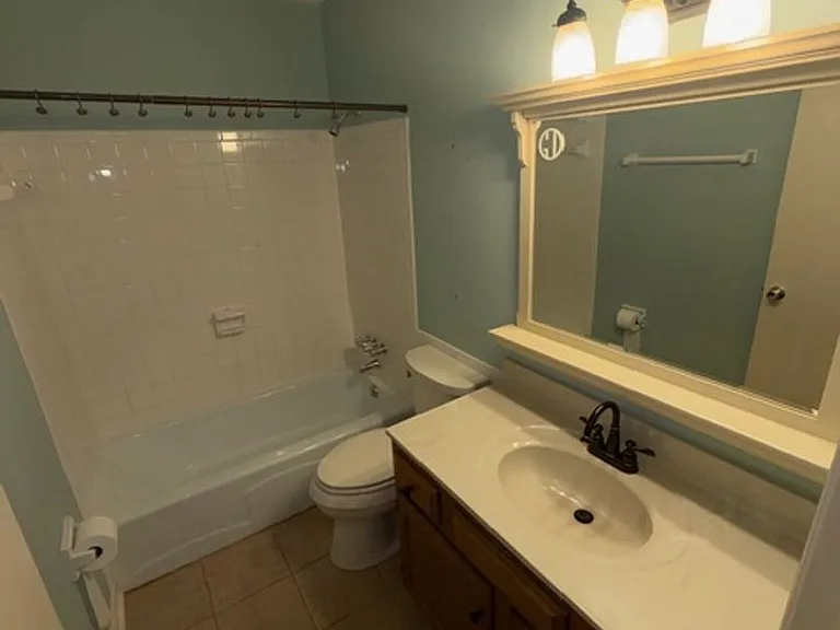 102 Hampton Dr — Photo 9