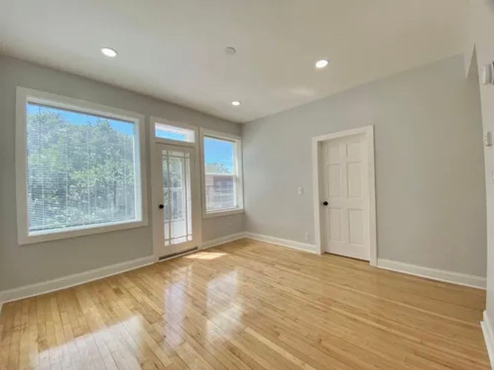 1st image of 3649 N Albany Ave #2