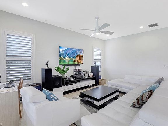 5th image of 9256 Woodhurst Dr