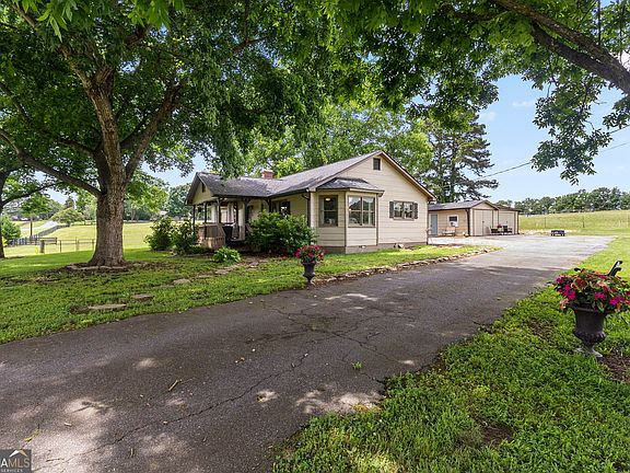 2nd image of 1038 Stringer Rd