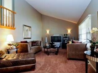 924 N Arrowhead Dr, Palatine, IL 60074