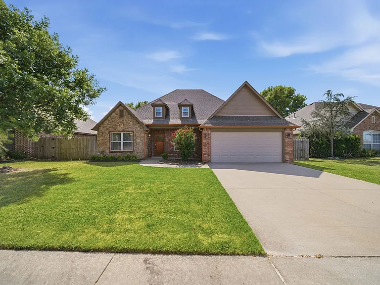 14738 Courtney Dr — Photo 2