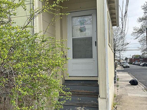 4th image of 1012 N Willow St
