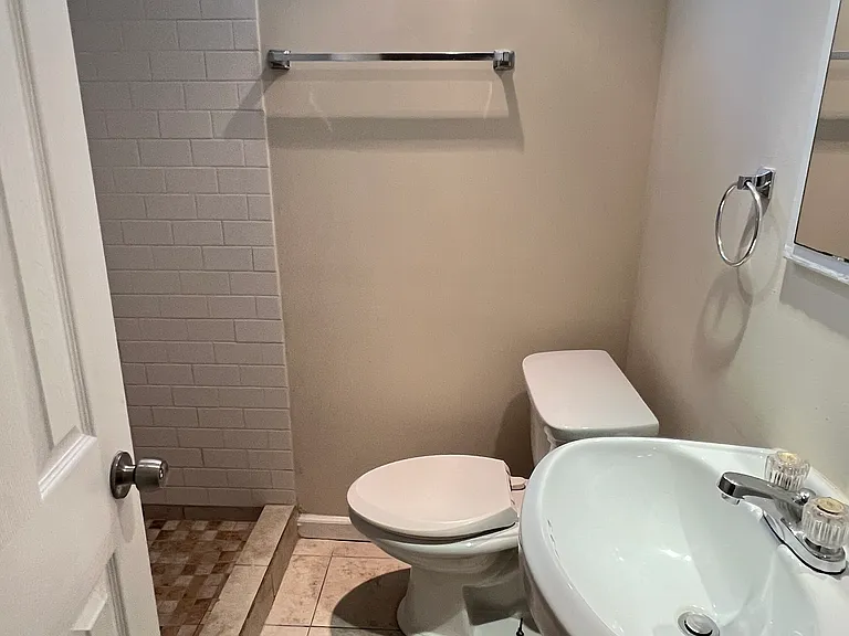 Basement full bathroom